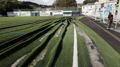 Estado en el que qued el campo de futbol de Ponte Caldelas tras el paso del Kirk