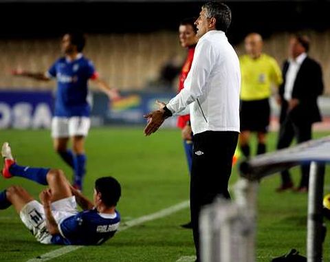 Quique Seti�n, dando instrucciones en la banda en el partido que el Lugo disput� en Jerez.