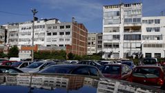 Parte trasera de varios bloques de edificios de Carballo.