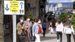 Uno de los paneles informativos instalado en la calle Rosal�a de Castro