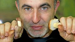 Juan Carlos Lauroba, t�cnico de la oficina agraria de Baio, en una imagen de archivo