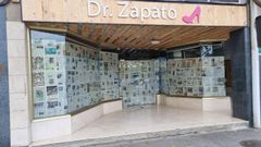 El escaparate de DR Zapatos fue cubierto despus del cierre