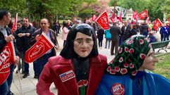 Salida de la manifestacin de UGT y Comisiones desde la Alameda de Santiago de Compostela. 