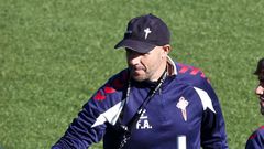 El entrenador del Celta Fortuna, Fredi �lvarez, en un entrenamiento.