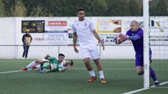 Hadri�n Rama atrapa un remate del fisterr�n Isaac.