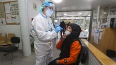 Realizaci�n de test de ant�genos, ayer, en Cerceda