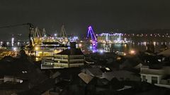 Imagen de archivo de una gr�a iluminada.