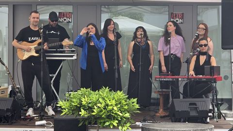 Zavala, coas Cantareiras Atalais de Caión, no centro cívico de Canido