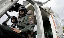La unidad de helic�pteros es capaz de divisar un fuego a 30 kil�metros de distancia.