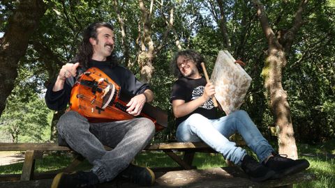 <span lang= gl >Mauro Sann, coordenador de aCentral Folque, e Carlos Freire, mestre de percusin</span>