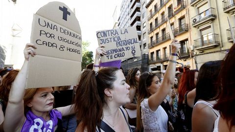 Manifestaci�n en Zaragoza contra el auto judicial que decreta la libertad provisional de los cinco condenados por abusos sexuales en los sanfermines del 2016