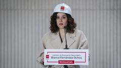 Ayuso ironiza con hacer paritario su gobierno cambiando el g�nero de consejeros