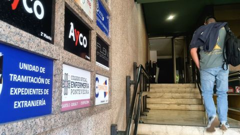 Un entresuelo en un edificio de viviendas y oficinas. No se prev� que el refuerzo de personal de Tragsa se desplace a la Unidad de Tramitaci�n de Expedientes de Extranjer�a de Vigo.