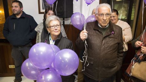 Malpica. Reparto y suelta de globos por el 25N