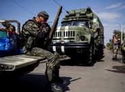 Un soldado ucraniano descansa en la localidad de Volnovakha, en la regi�n de Donetsk. 