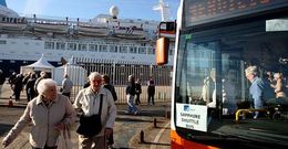 Los cruceristas del �Saga Sapphire� tuvieron a su disposici�n, como es habitual, autobuses lanzadera para ir al centro.