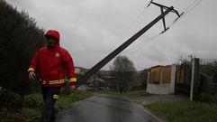 Torre de electricidad derribada en Culleredo