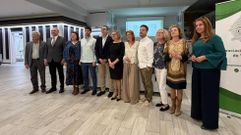 Mar�a del Carmen Gonz�lez con la directiva de Aeva.