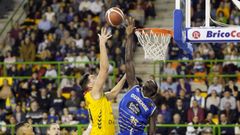 Kur Kuath mostr� su habilidad para los tapones en el Pazo