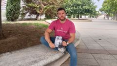 El periodista sevillano con su libro �Celda 3�.