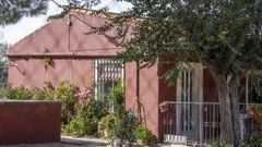Vista general de la vivienda donde una pareja ha sido hallada sin vida en una partida rural del municipio alicantino de Villena, seg�n fuentes de la Guardia Civil