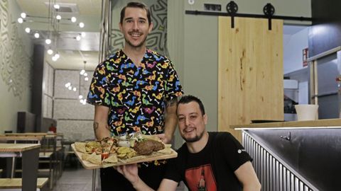 Javier y Miguel son parte del equipo de la nueva tapería Cocote