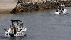 Lanchas de recreo saliendo de la d�rsena n�utica de Foz en agosto del 2024.