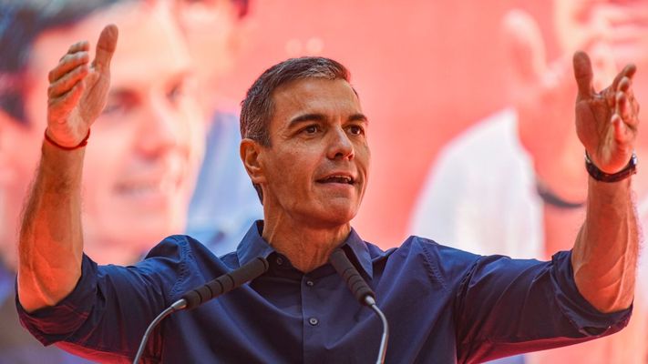 El presidente del Gobierno, Pedro S�nchez, durante la celebraci�n de la Fiesta de la Rosa del PSC, en Barcelona.