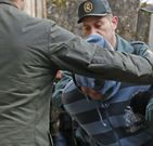 Uno de los detenidos, el domingo, antes de quedar libre. 