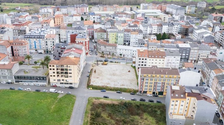 El edificio se construir� en el solar del centro de la imagen, donde estuvieron las viviendas de los maestros