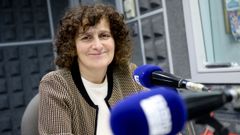 Goretti Sanmartn, alcaldesa de Santiago, en los estudios de Radio Voz