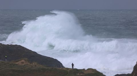 Grandes olas en la costa de Meir�s (Valdovi�o).