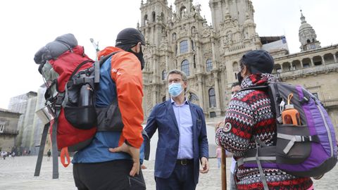 Feijoo por la maana en la plaza del Obradoiro de Santiago 