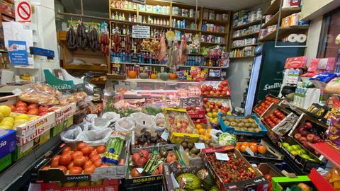 Interior de la tienda de Luc�a Fern�ndez, donde los clientes entran de uno en uno