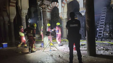 Extinguido completamente el incendio de la Mezquita de C�rdoba