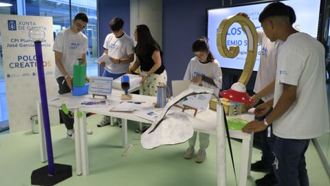 Exhibicin de los proyectos premiados en los Polos Creativos: en la imagen, las lmparas realizadas por los alumnos del CPI Jos Garca, en Ourense