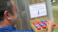 Pichu ha instalado en su bar un atril con ceniceros reutilizables para crear �conciencia ecol�gica�