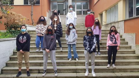 Alumnos del instituto Zalaeta participan en el proyecto radiofnico  O son das aulas 
