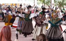 Orbazai vivi� ayer con gran animaci�n la quinta edici�n de su Foliada, en la que participan numerosos vecinos. 