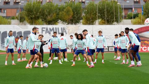Imagen de la selecci&oacute;n espa&ntilde;ola absoluta en un entrenamiento en Las Rozas