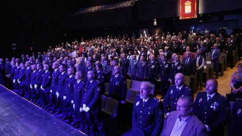 Representantes de la sociedad civil acudieron a acompa�ar a los polic�as en la celebraci�n