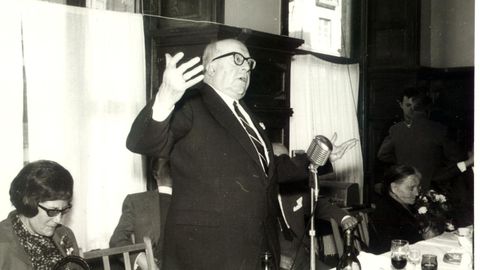 Ram�n Otero Pedrayo, no antigo Hotel Roma en Ourense