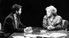 �ngeles Gul�n en una entrevista