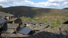 Parada dos Montes, en A Pobra do Broll�n, una de las nuevas aldeas modelo