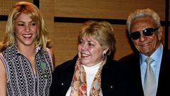 Shakira, con sus padres