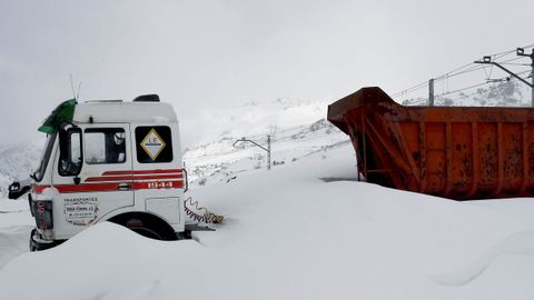 El temporal de nieve y fro que ha azotado a casi toda la pennsula en los ltimos das ha impedido la circulacin de trenes entre Asturias y Len 