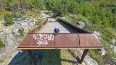 Las pintadas fueron hechas en la parte frontal del mirador y tambin en los pretiles laterales