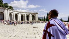 El pasado domingo, decenas de personas protestaron por el traslado de los restos del Valle de los Ca�dos