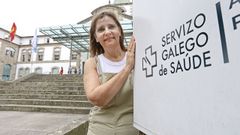 Lola Ferreiro, enfermera que trabaja en el Sergas, en el exterior del Hospital Provincial de Pontevedra