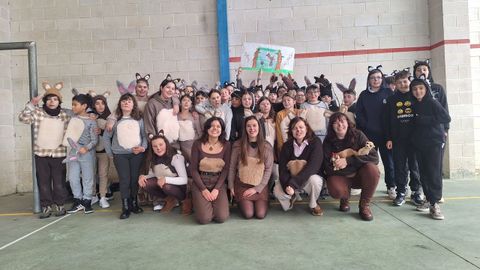 Alumnos e profesoras con disfraces de inspiraci�n animal